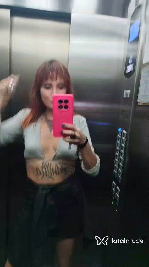 Acompanhante mulher ruiva (o) de olhos castanhos - Lunna Acompanhante mulher ruiva (o) de olhos castanhos - Lunna
