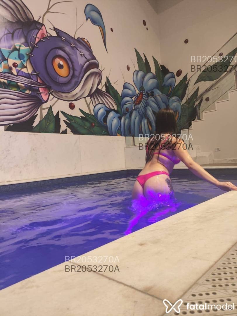 Acompanhante mulher com cabelo castanho de olhos verdes em Curitiba Acompanhante mulher com cabelo castanho de olhos verdes em Curitiba - Melmuler