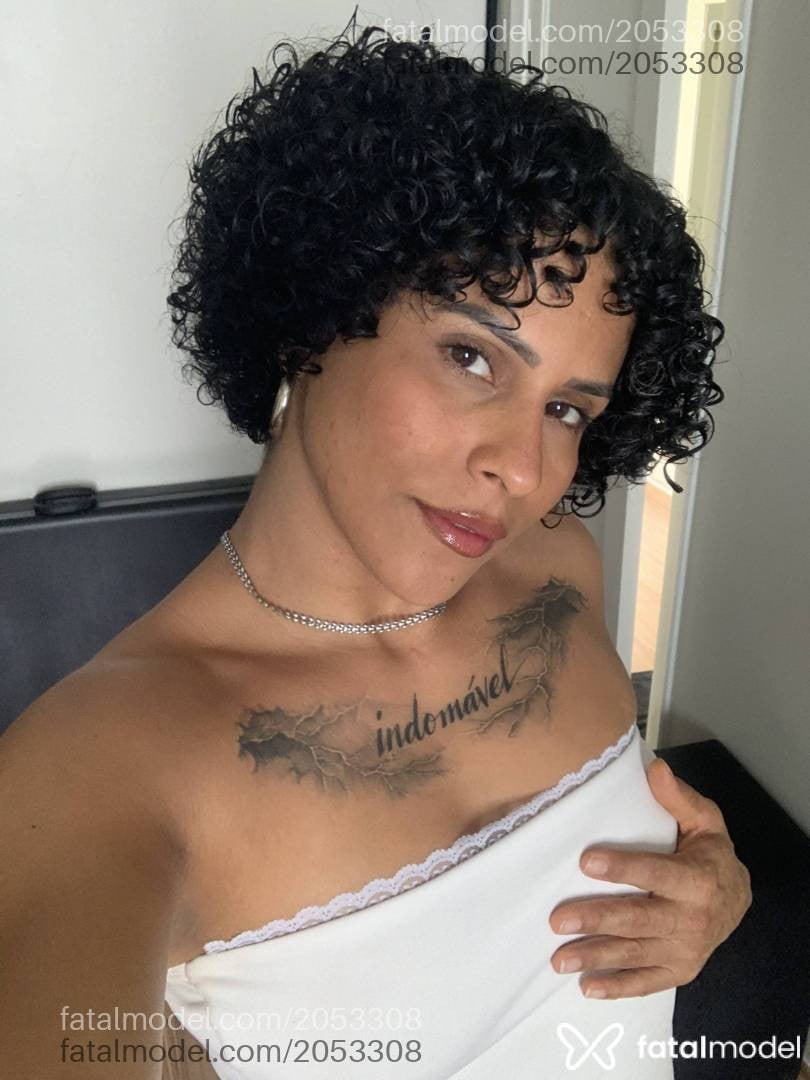 Acompanhante mulher com cabelo castanho de olhos castanhos - Cali