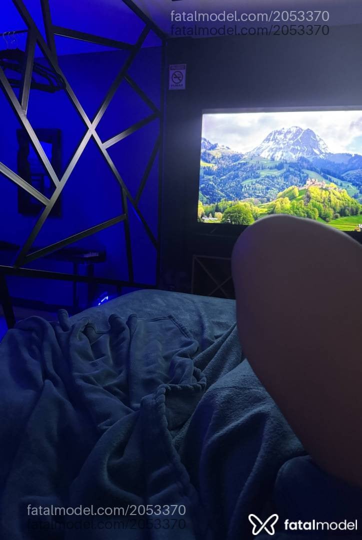 Acompanhante mulher morena (o) de olhos pretos - Mah Martins