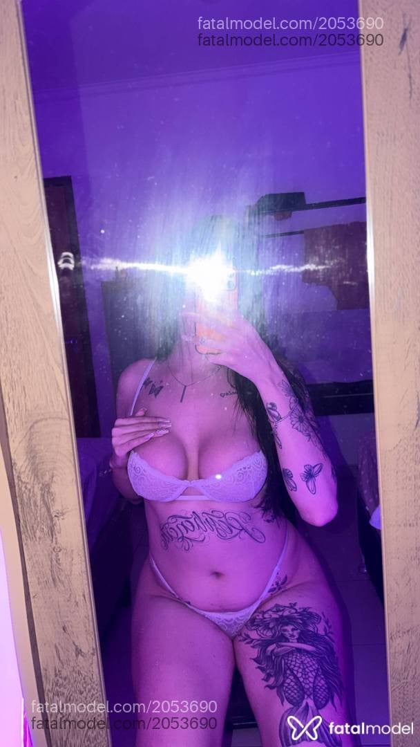 Acompanhante mulher trans morena (o) de olhos castanhos - Manu Abrahão