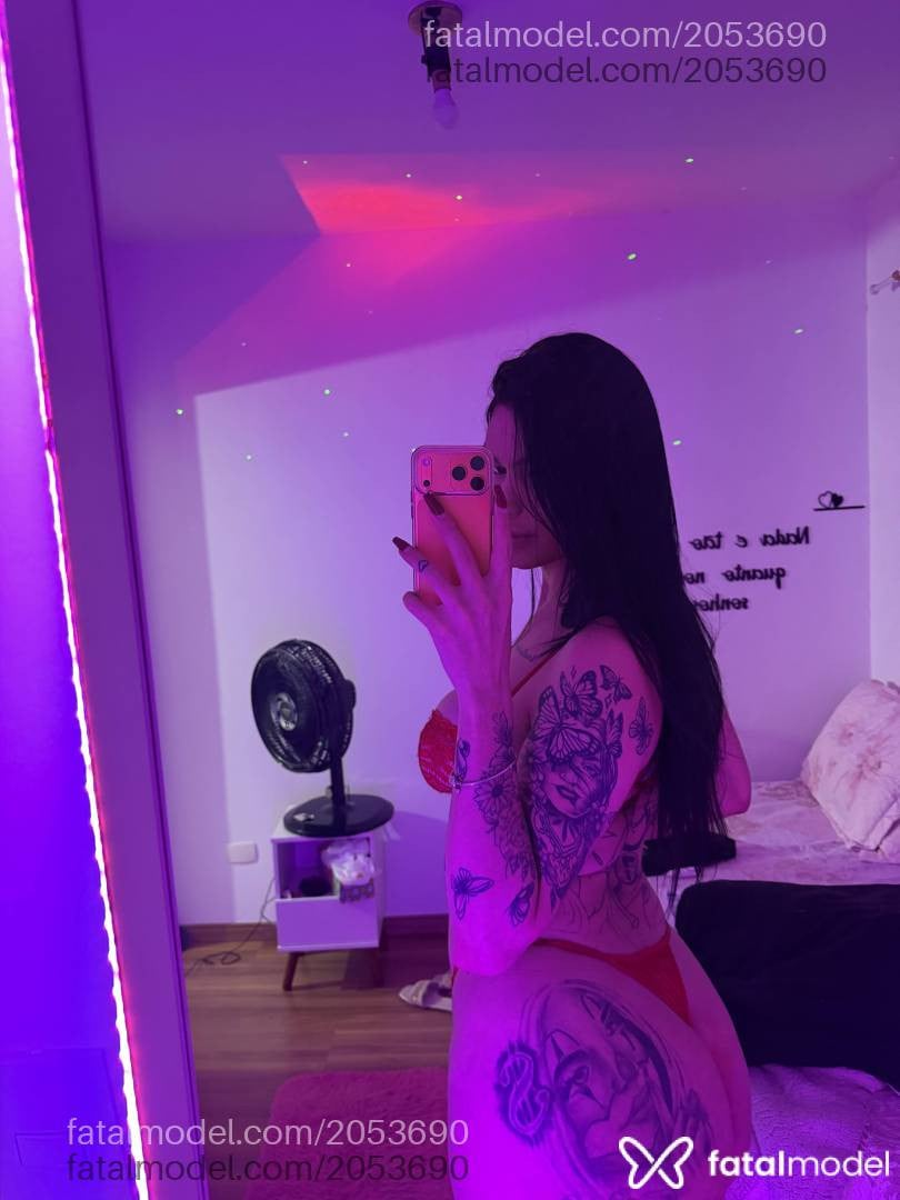 Acompanhante mulher trans morena (o) de olhos castanhos - Manu Abrahão