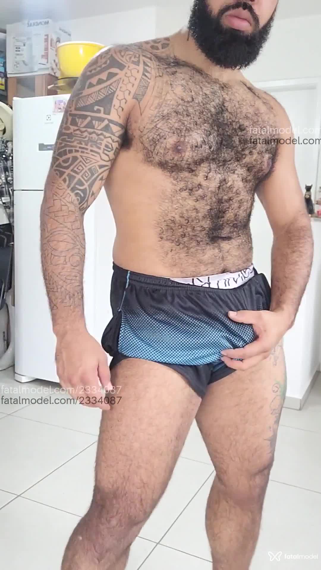 Acompanhante homem com cabelo castanho de olhos castanhos - Fabio Vaz