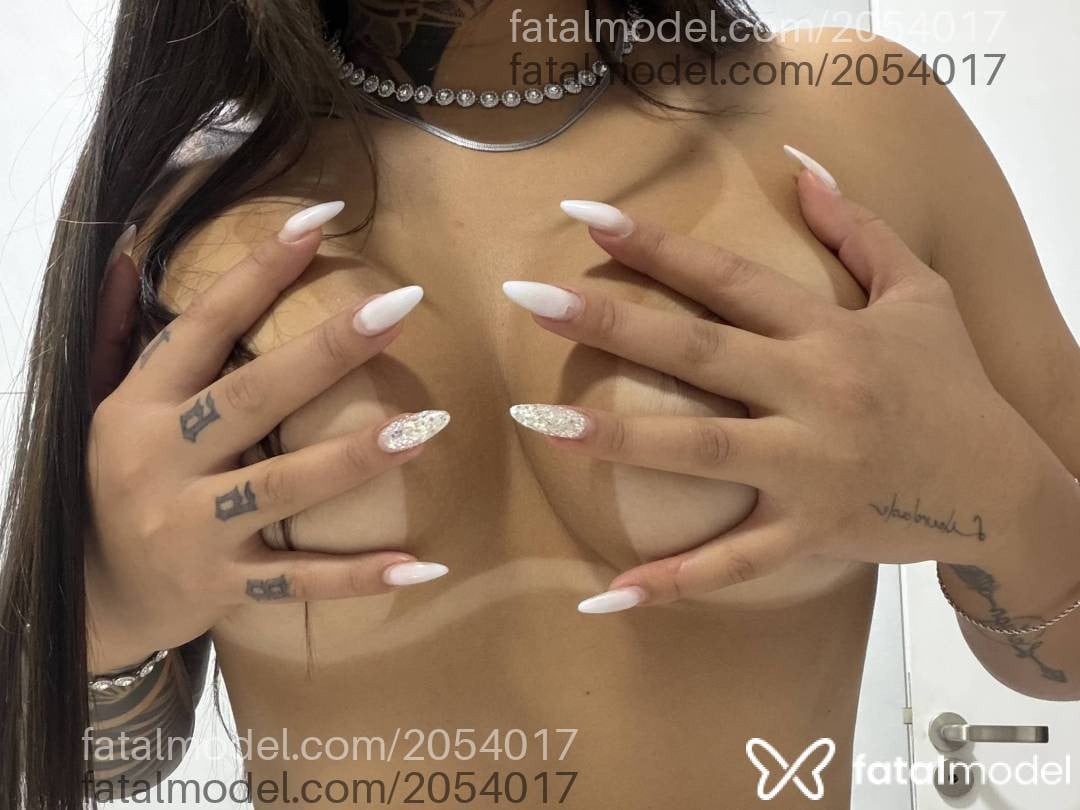Acompanhante mulher com cabelo castanho de olhos castanhos - Mia Carvalho