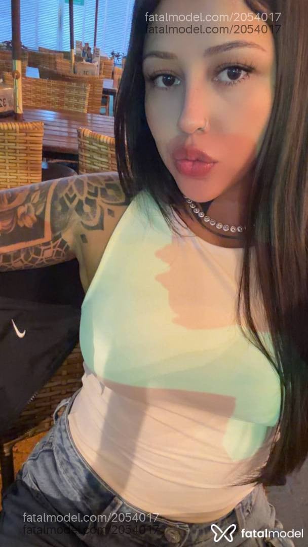 Acompanhante mulher com cabelo castanho de olhos castanhos em Balneário Camboriú - Mia Carvalho