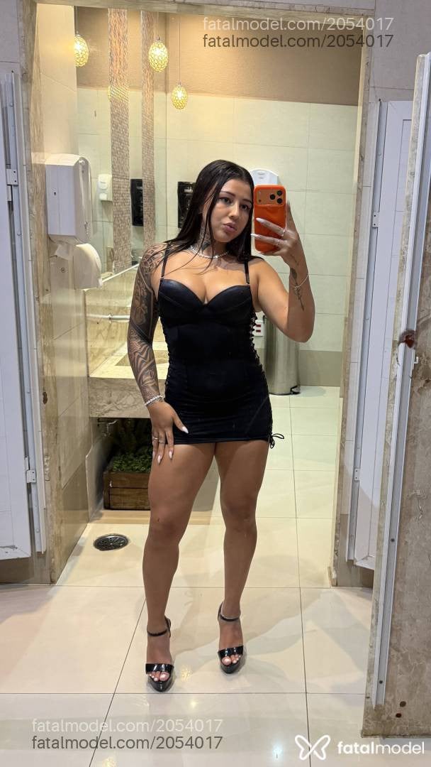 Acompanhante mulher com cabelo castanho de olhos castanhos - Mia Carvalho