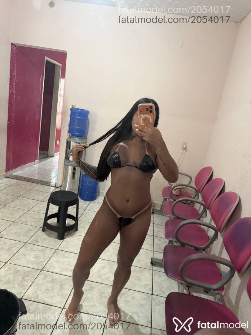 Acompanhante mulher com cabelo castanho de olhos castanhos - Mia Carvalho
