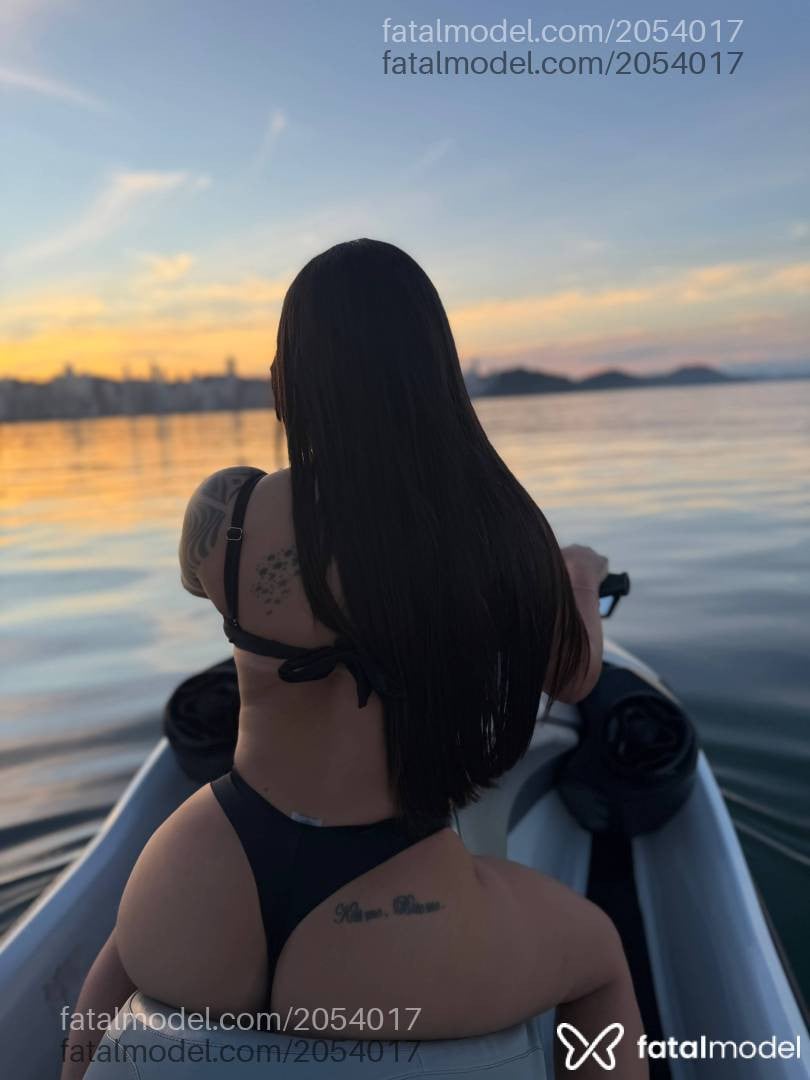 Acompanhante mulher com cabelo castanho de olhos castanhos em Balneário Camboriú - Mia Carvalho