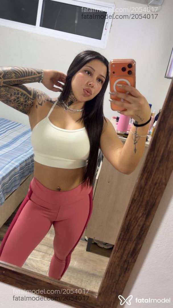 Acompanhante mulher com cabelo castanho de olhos castanhos - Mia Carvalho