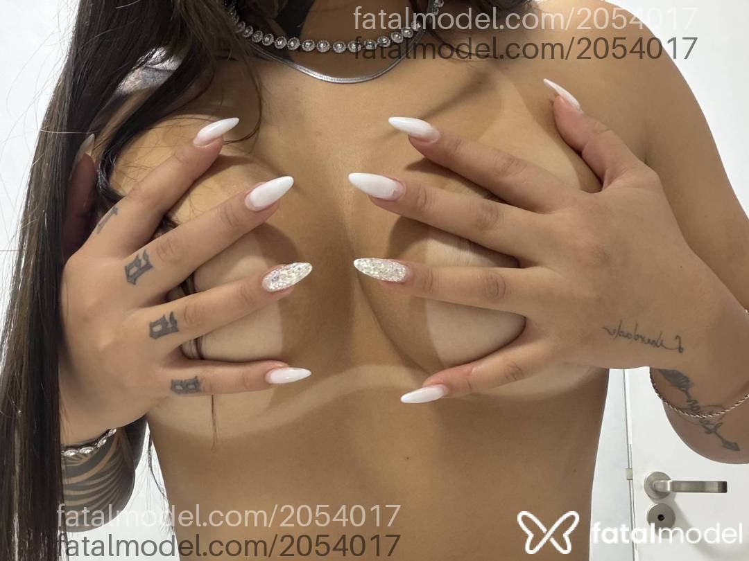 Acompanhante mulher com cabelo castanho de olhos castanhos em Balneário Camboriú - Mia Carvalho