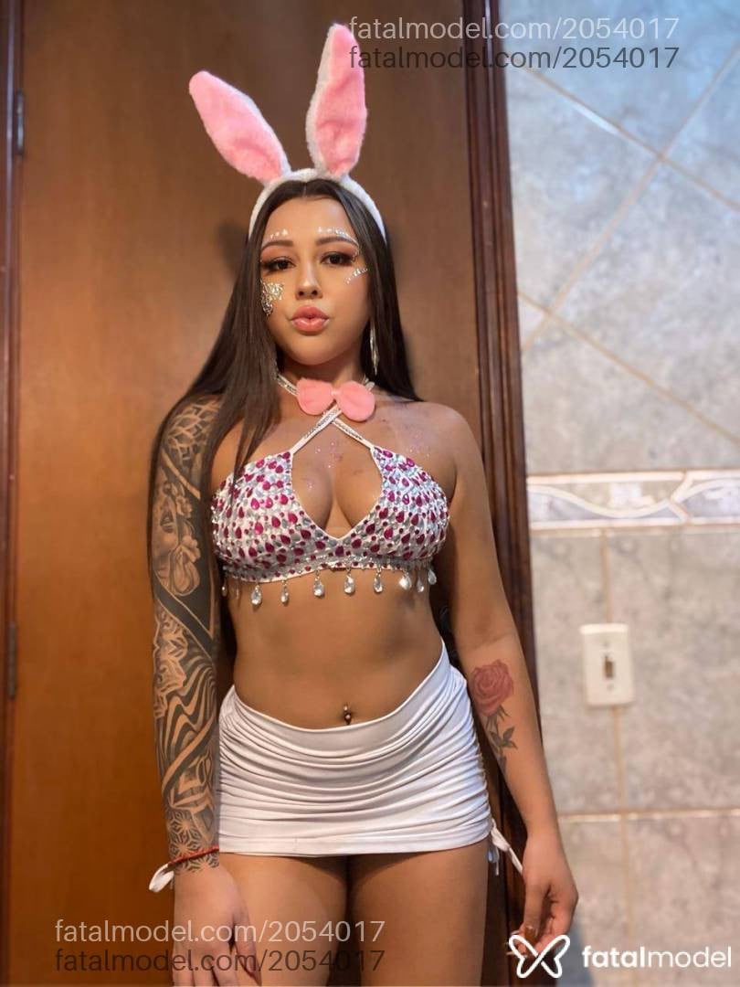Acompanhante mulher com cabelo castanho de olhos castanhos - Mia Carvalho