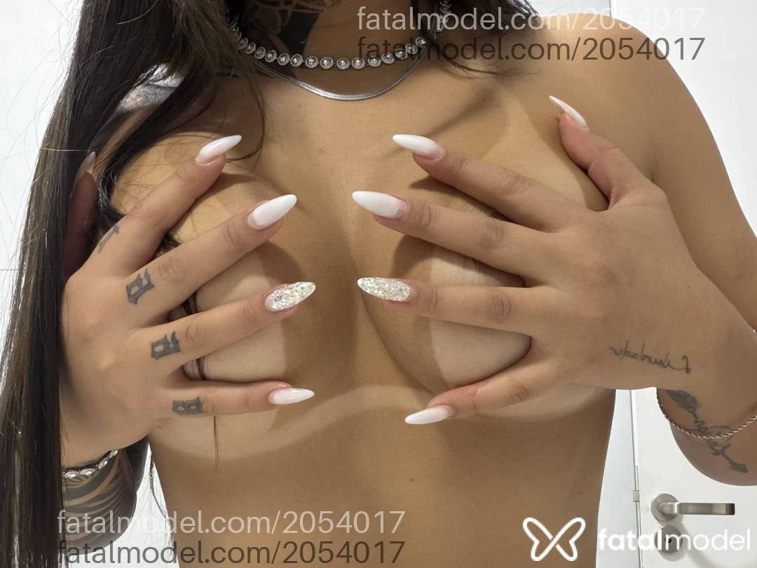 Acompanhante mulher com cabelo castanho de olhos castanhos - Mia Carvalho