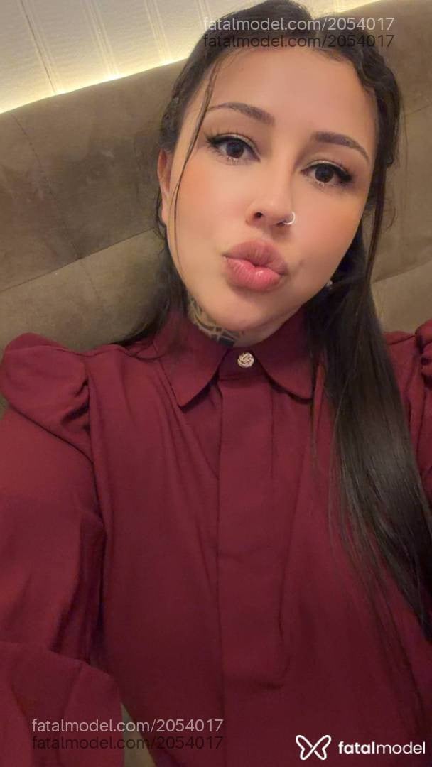Acompanhante mulher com cabelo castanho de olhos castanhos - Mia Carvalho