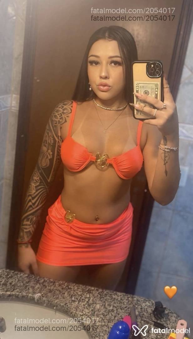 Acompanhante mulher com cabelo castanho de olhos castanhos - Mia Carvalho