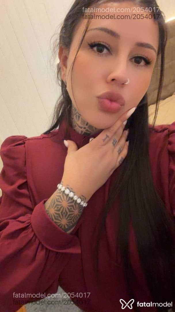 Acompanhante mulher com cabelo castanho de olhos castanhos - Mia Carvalho