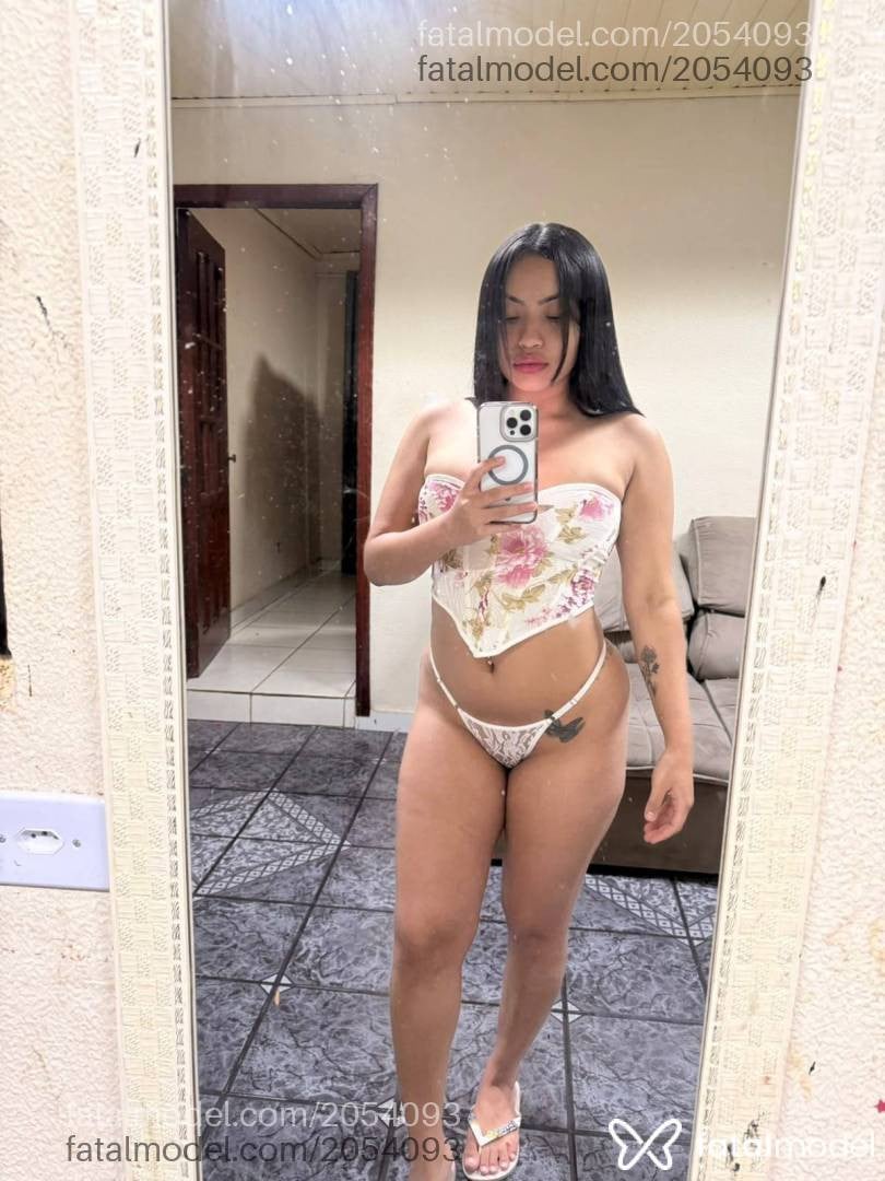 Acompanhante mulher com cabelo castanho de olhos castanhos em Três Lagoas - Lorena Diniz