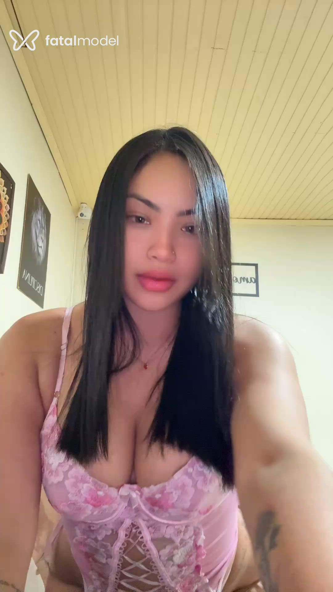Acompanhante mulher com cabelo castanho de olhos castanhos em Três Lagoas Acompanhante mulher com cabelo castanho de olhos castanhos em Três Lagoas - Lorena Diniz