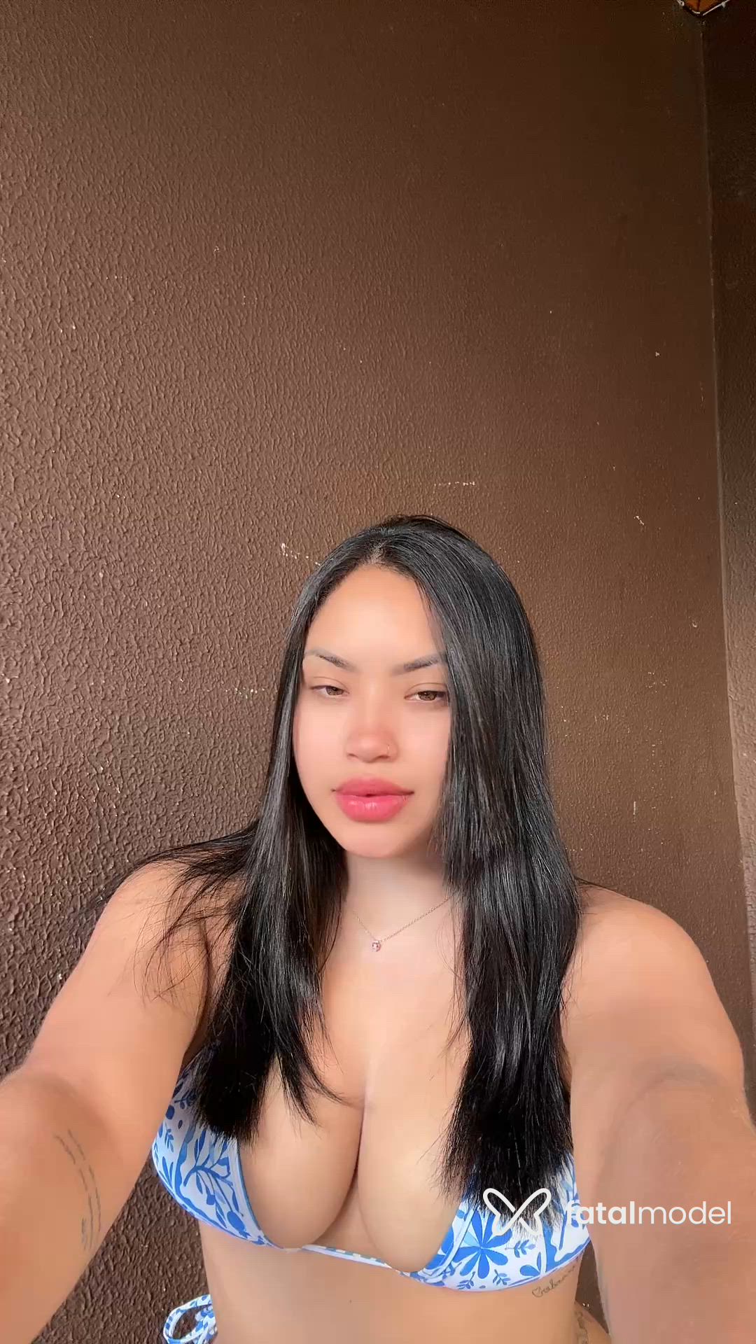 Acompanhante mulher com cabelo castanho de olhos castanhos - Lorena Diniz