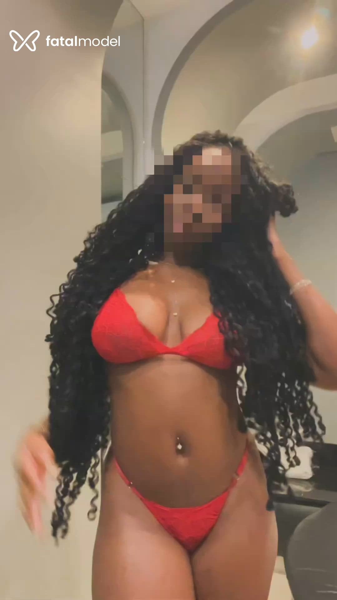Acompanhante mulher loira (o) de olhos castanhos em Maringá Acompanhante mulher loira (o) de olhos castanhos em Maringá - Brenda Ebony