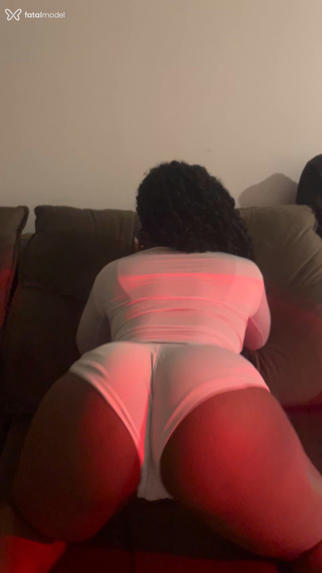 Acompanhante mulher loira (o) de olhos castanhos em Maringá Acompanhante mulher loira (o) de olhos castanhos em Maringá - Brenda Ebony