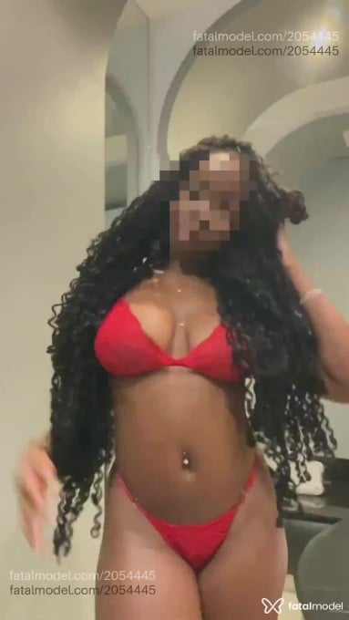 Acompanhante mulher loira (o) de olhos castanhos em Guarapuava - Brenda Ebony