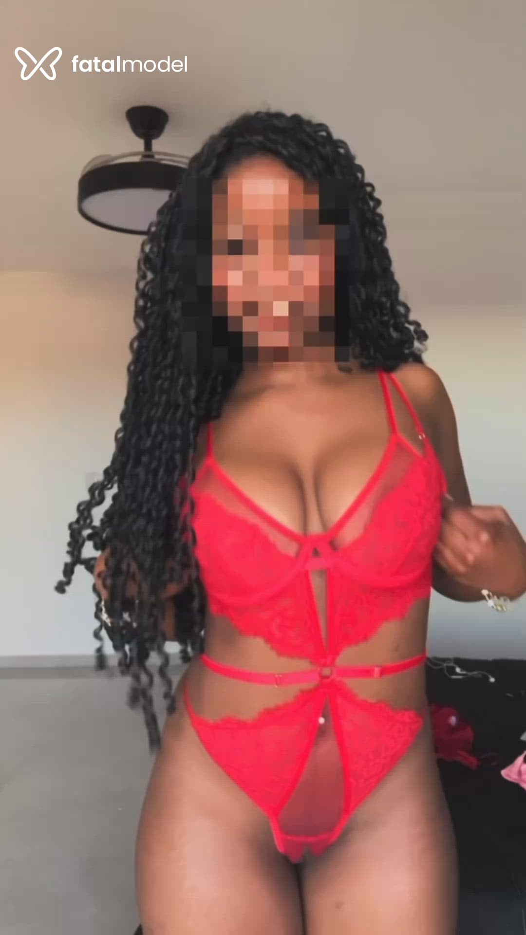 Acompanhante mulher loira (o) de olhos castanhos em Maringá Acompanhante mulher loira (o) de olhos castanhos em Maringá - Brenda Ebony