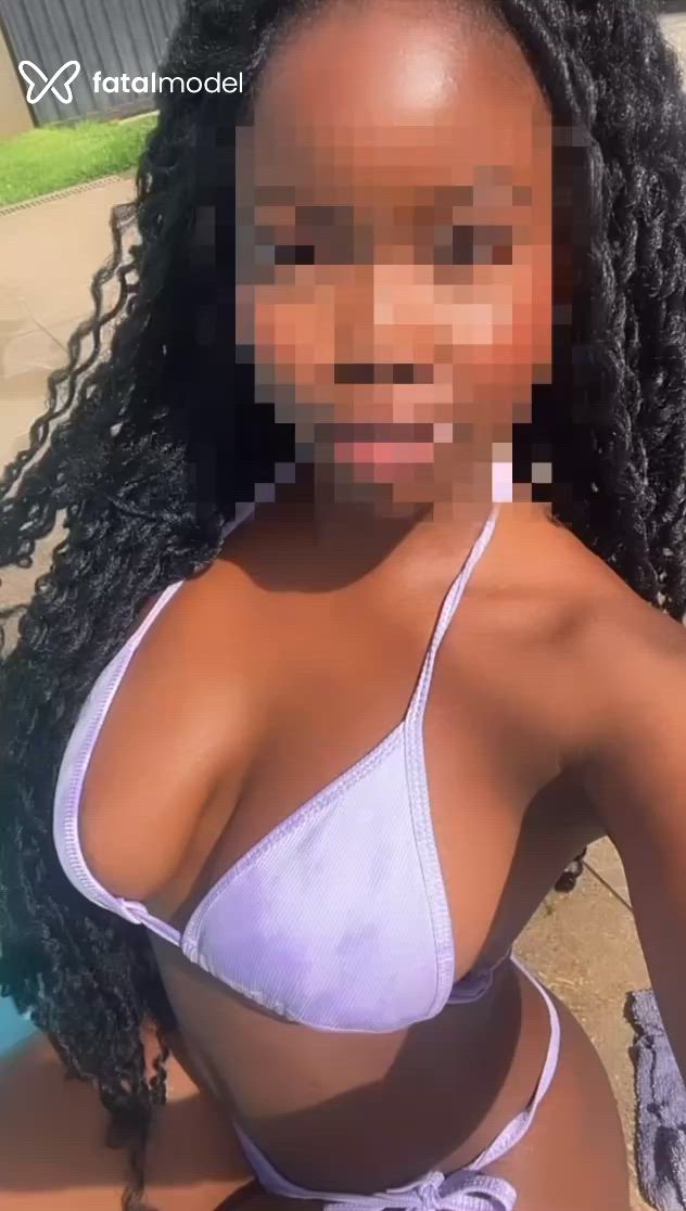 Acompanhante mulher loira (o) de olhos castanhos em Maringá Acompanhante mulher loira (o) de olhos castanhos em Maringá - Brenda Ebony
