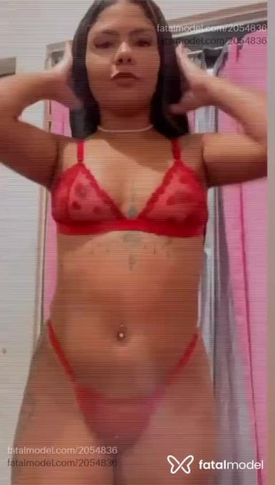 Acompanhante mulher com cabelo castanho de olhos mel em Macaé - Maitê