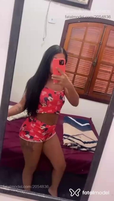 Acompanhante mulher com cabelo castanho de olhos mel em Macaé - Maitê