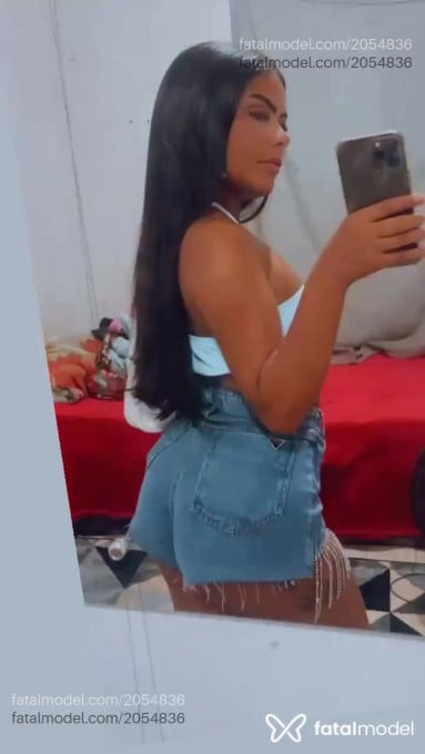 Acompanhante mulher com cabelo castanho de olhos mel em Macaé - Maitê