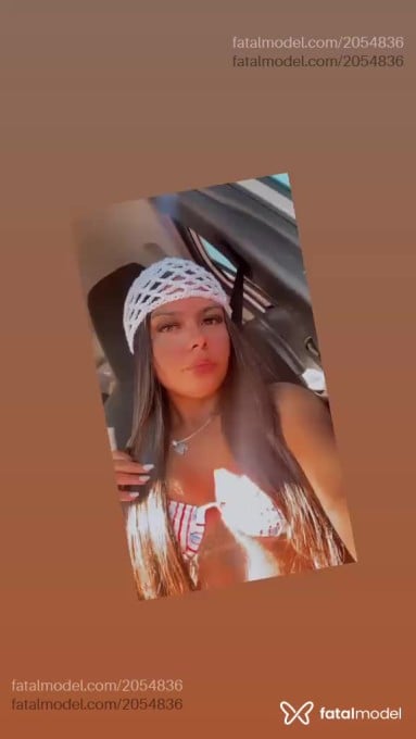 Acompanhante mulher com cabelo castanho de olhos mel em Macaé - Maitê