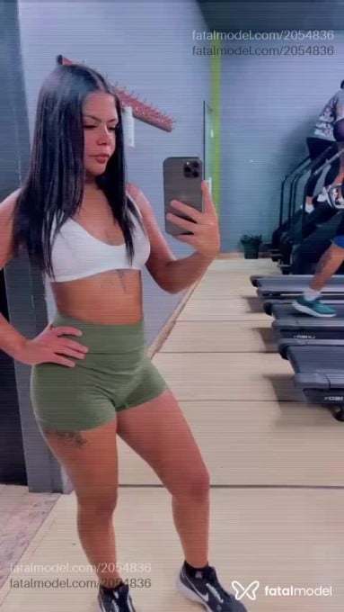 Acompanhante mulher com cabelo castanho de olhos mel - Maitê