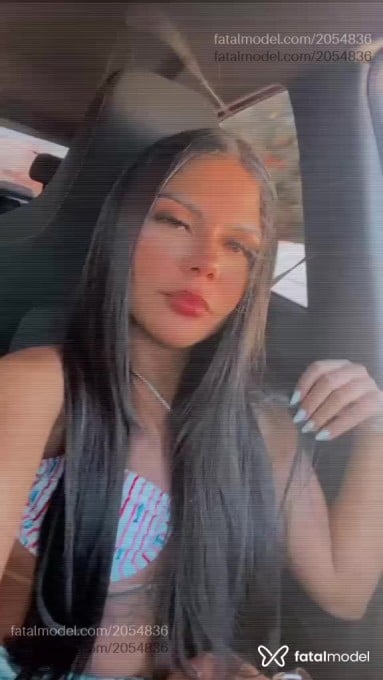 Acompanhante mulher com cabelo castanho de olhos mel - Maitê