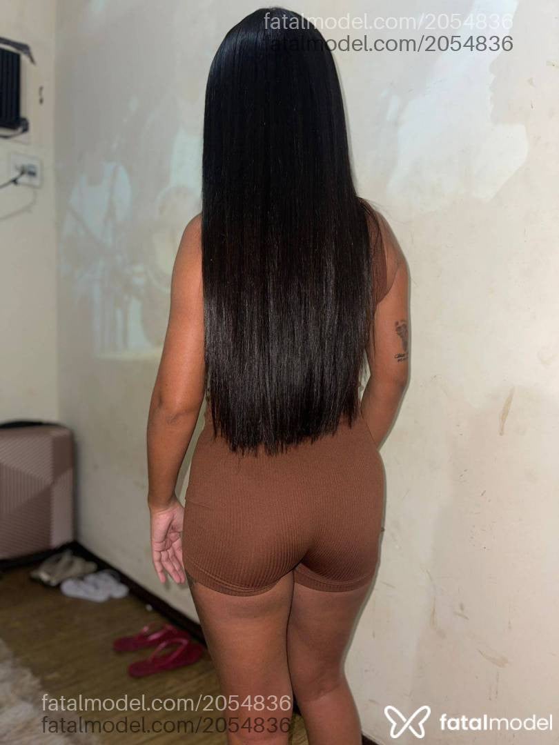 Acompanhante mulher com cabelo castanho de olhos mel em Macaé - Maitê