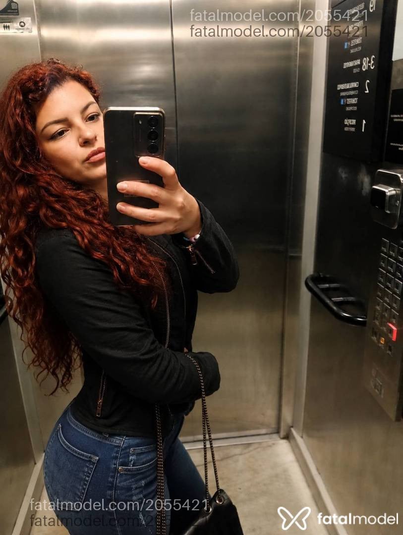 Acompanhante mulher ruiva (o) de olhos castanhos - Ruuiva