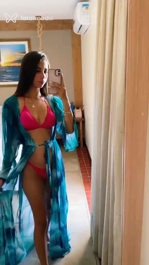 Acompanhante mulher com cabelo castanho de olhos verdes - Luna Tavares