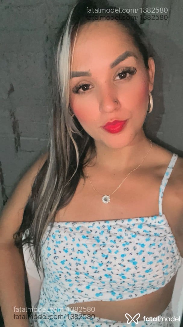 Acompanhante travesti loira (o) de olhos castanhos em Uberlândia - BRUNNA MENDES
