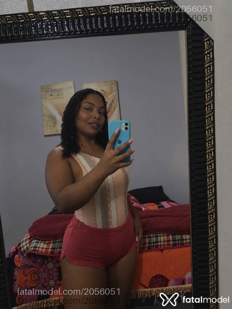 Acompanhante mulher com cabelo castanho de olhos castanhos - Safira