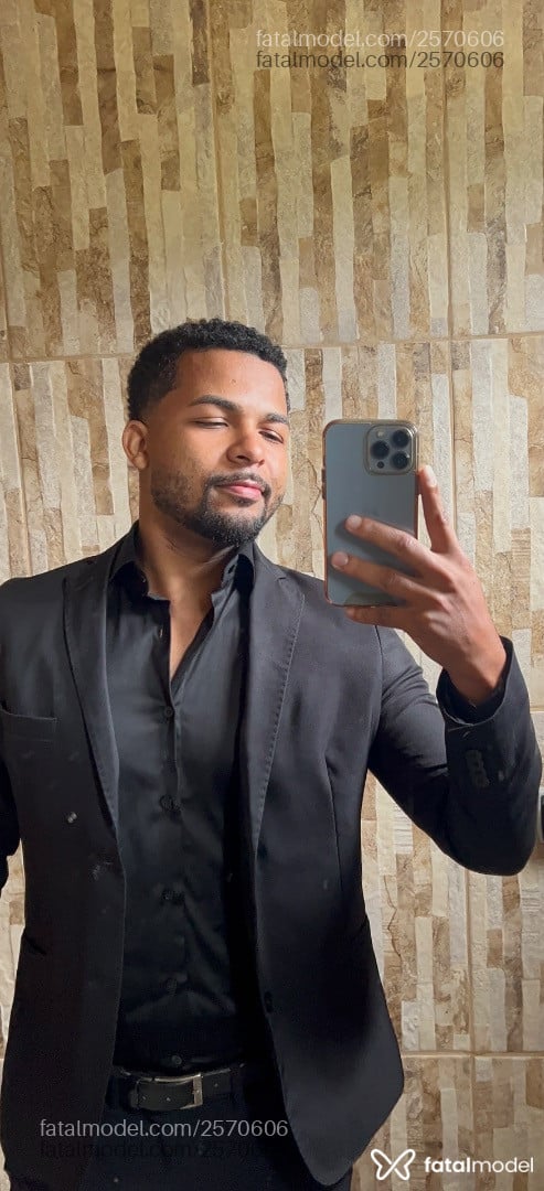 Acompanhante homem morena (o) de olhos castanhos em São Paulo Acompanhante homem morena (o) de olhos castanhos em São Paulo - Henrique
