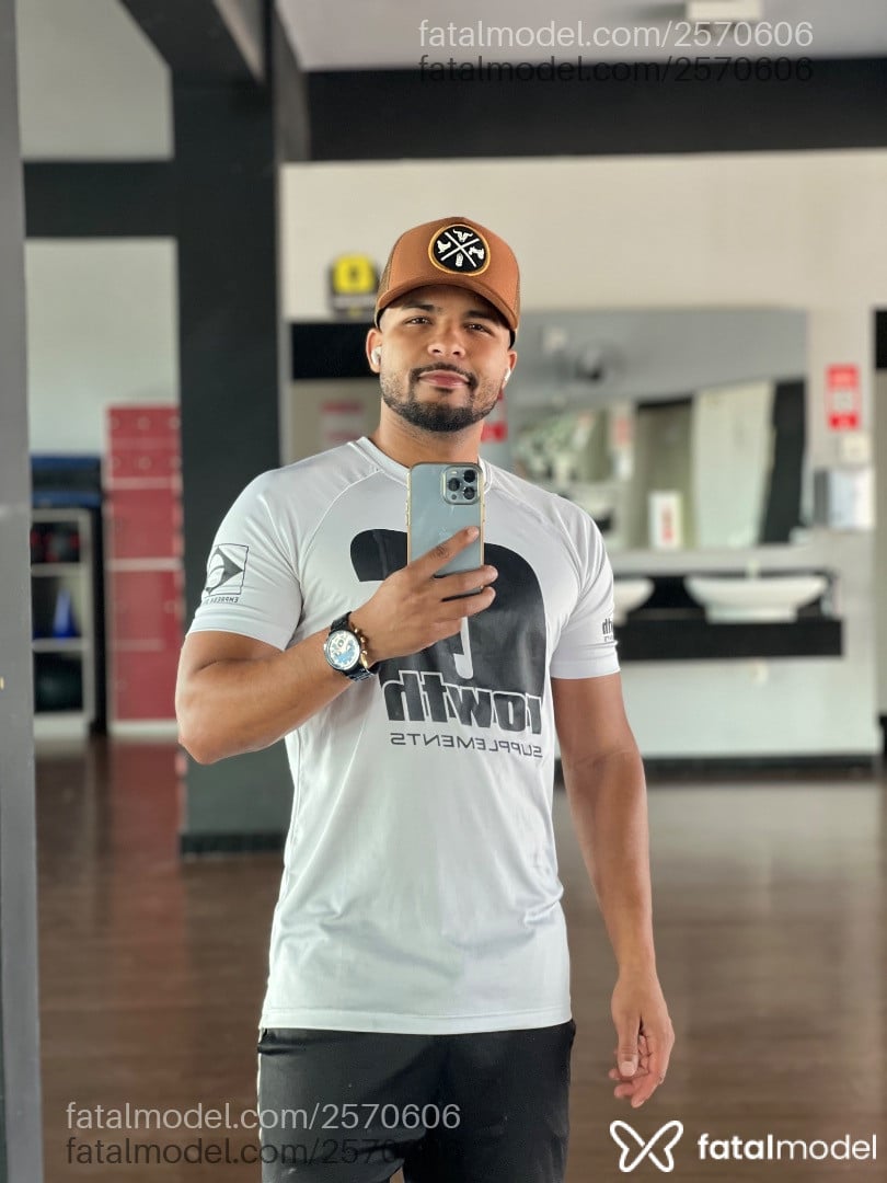 Acompanhante homem morena (o) de olhos castanhos em São Paulo Acompanhante homem morena (o) de olhos castanhos em São Paulo - Henrique