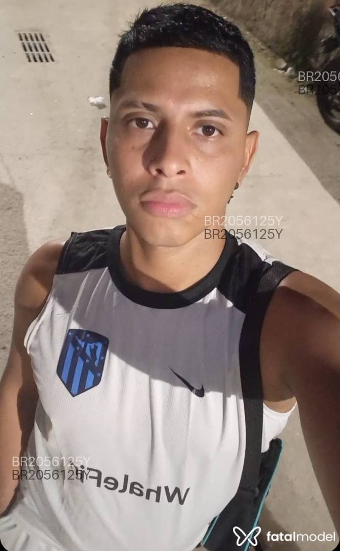 Acompanhante homem morena (o) de olhos mel em Nova Iguaçu - Otávio
