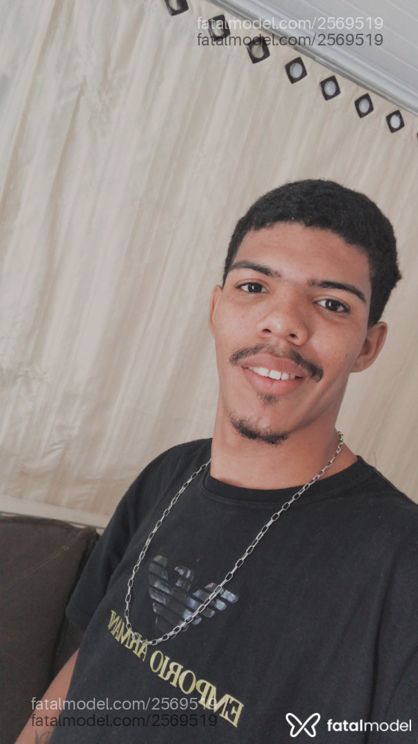 Acompanhante homem morena (o) de olhos pretos em Brasília - Preto