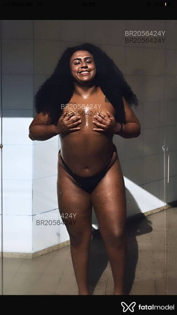 Acompanhante mulher trans com cabelo castanho de olhos pretos em São Gonçalo - Belinha