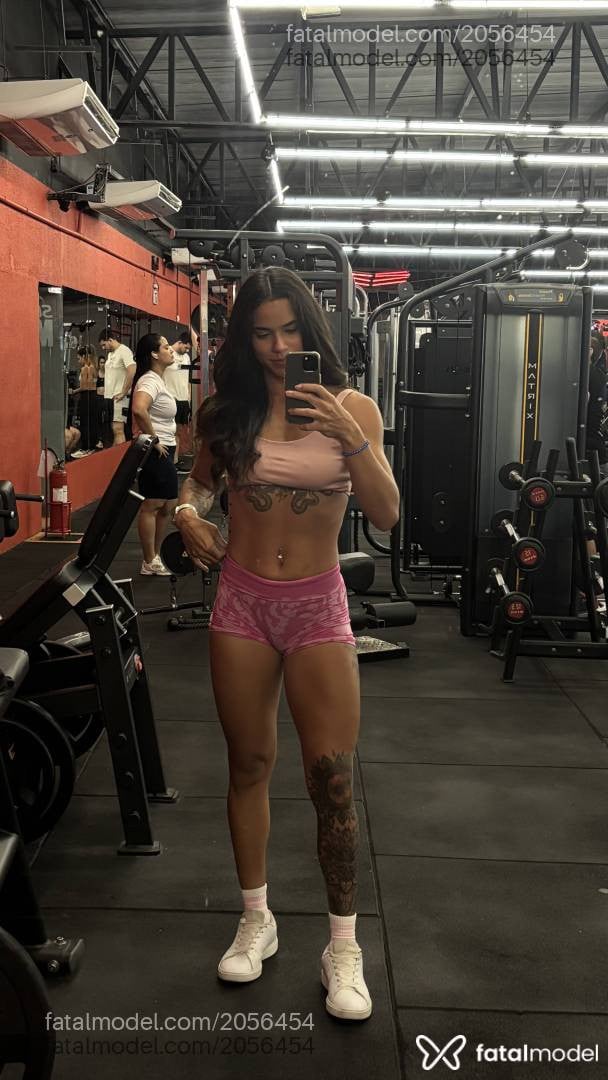 Acompanhante mulher com cabelo castanho de olhos castanhos - Mariana