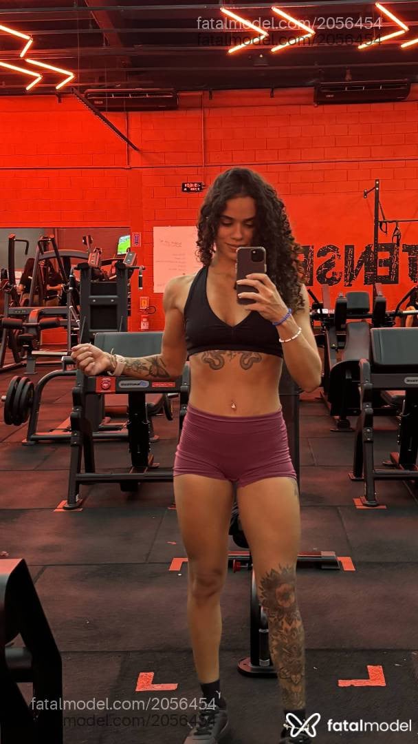 Acompanhante mulher com cabelo castanho de olhos castanhos - Mariana Acompanhante mulher com cabelo castanho de olhos castanhos - Mariana