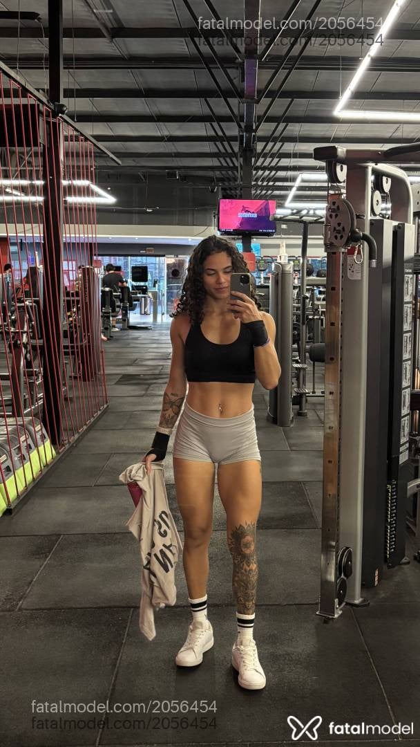 Acompanhante mulher com cabelo castanho de olhos castanhos - Mariana