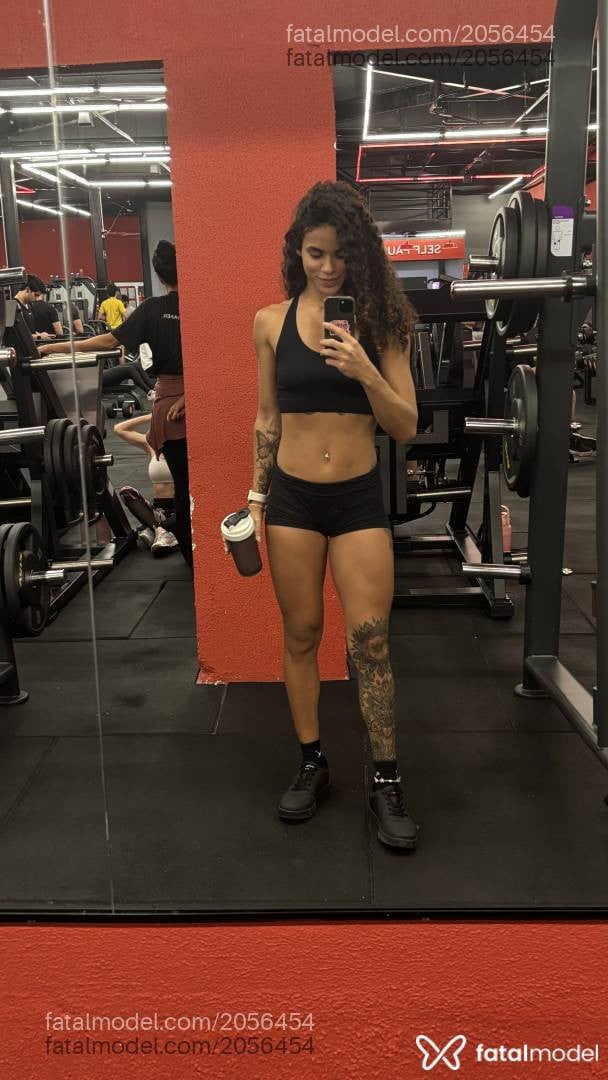 Acompanhante mulher com cabelo castanho de olhos castanhos - Mariana Acompanhante mulher com cabelo castanho de olhos castanhos - Mariana