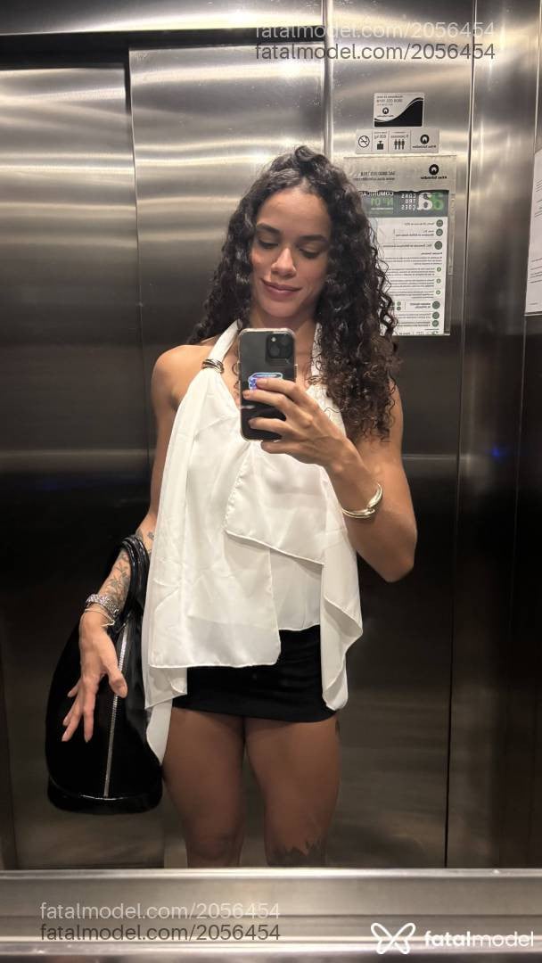 Acompanhante mulher com cabelo castanho de olhos castanhos em Recife - Mariana
