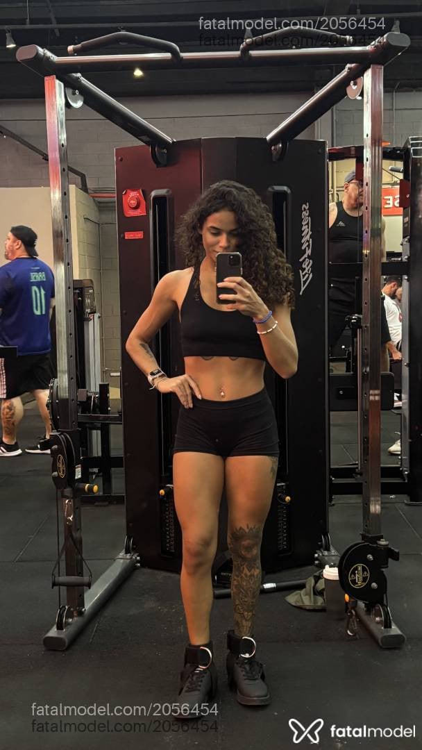 Acompanhante mulher com cabelo castanho de olhos castanhos em Recife - Mariana