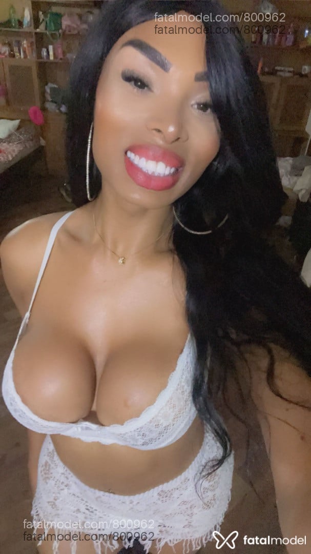 Acompanhante travesti morena (o) de olhos castanhos em São Carlos - Naomi princy
